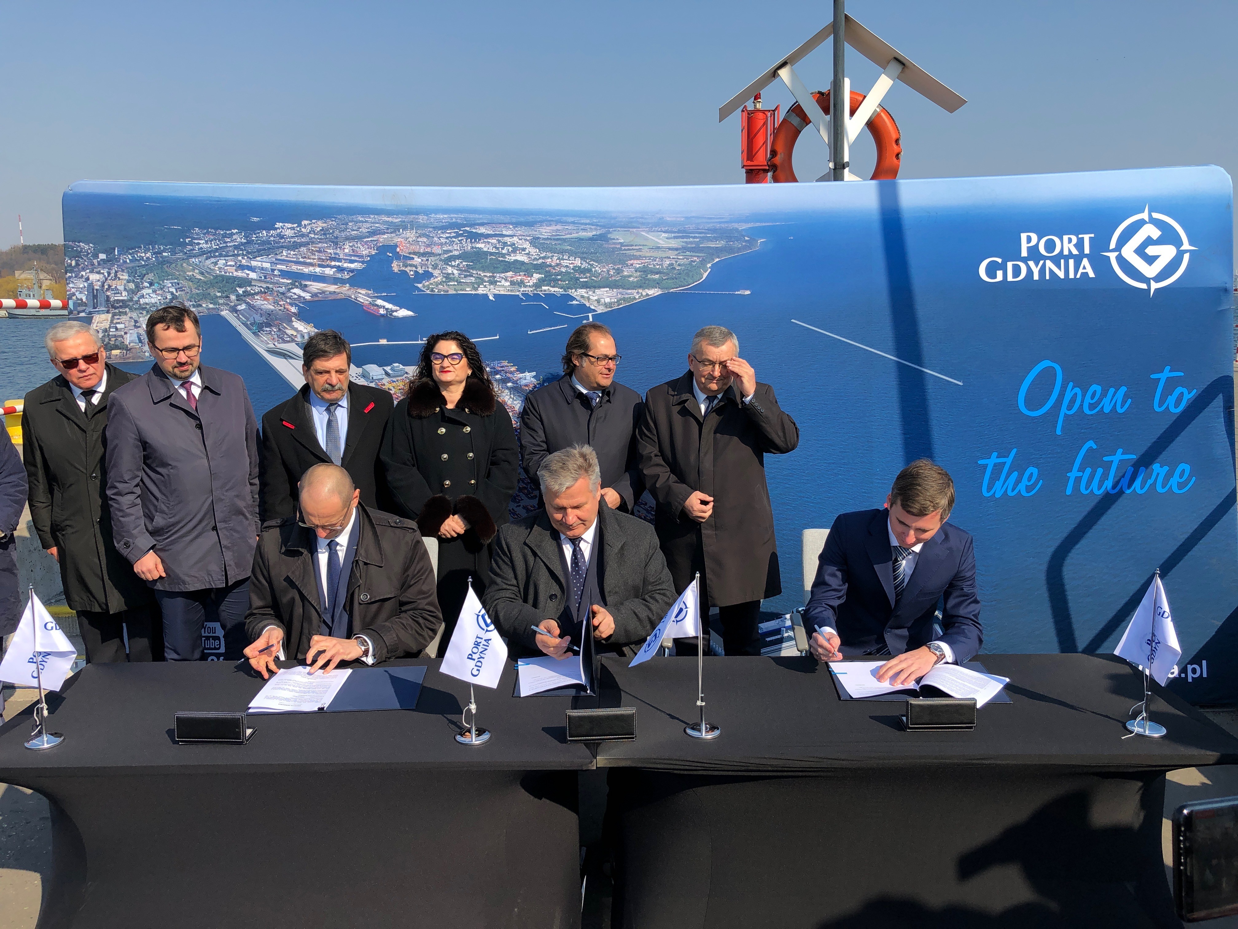 SIGNING THE CONTRACT FOR ELEKCTRIFICATION OF PORT OF GDYNIA